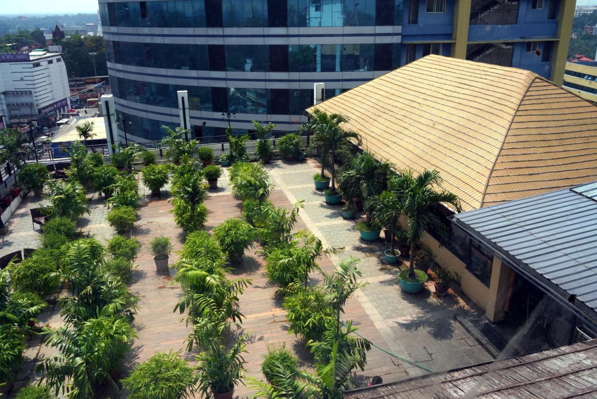 Kga Elite Continental Hotel Tiruvalla Exteriör bild
