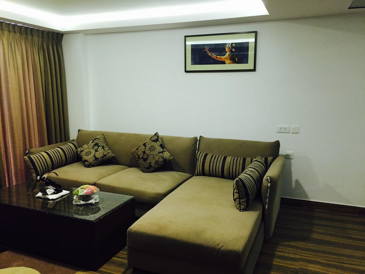 Kga Elite Continental Hotel Tiruvalla Exteriör bild