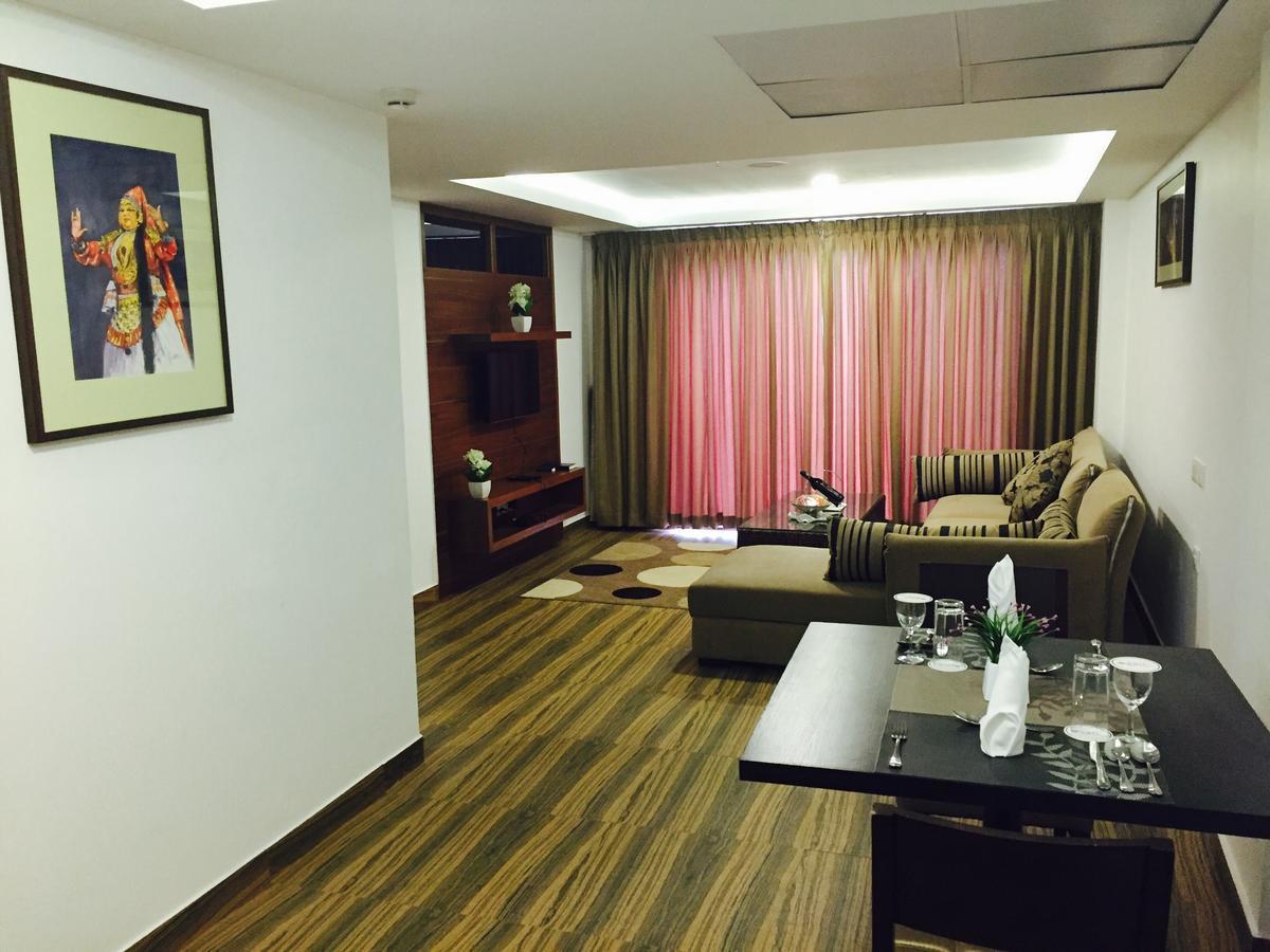 Kga Elite Continental Hotel Tiruvalla Exteriör bild