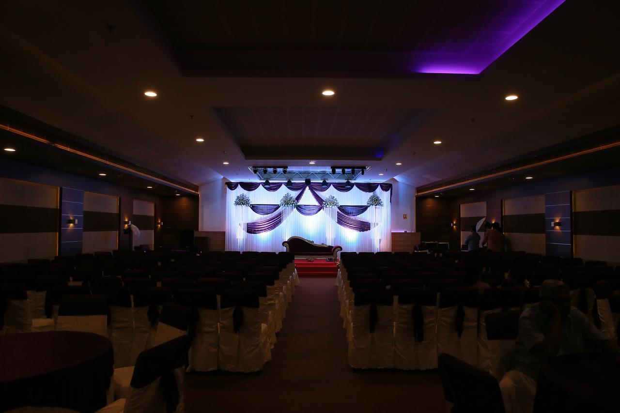 Kga Elite Continental Hotel Tiruvalla Exteriör bild