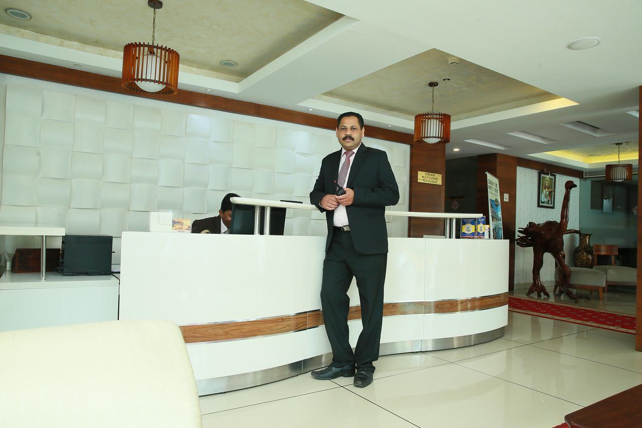 Kga Elite Continental Hotel Tiruvalla Exteriör bild