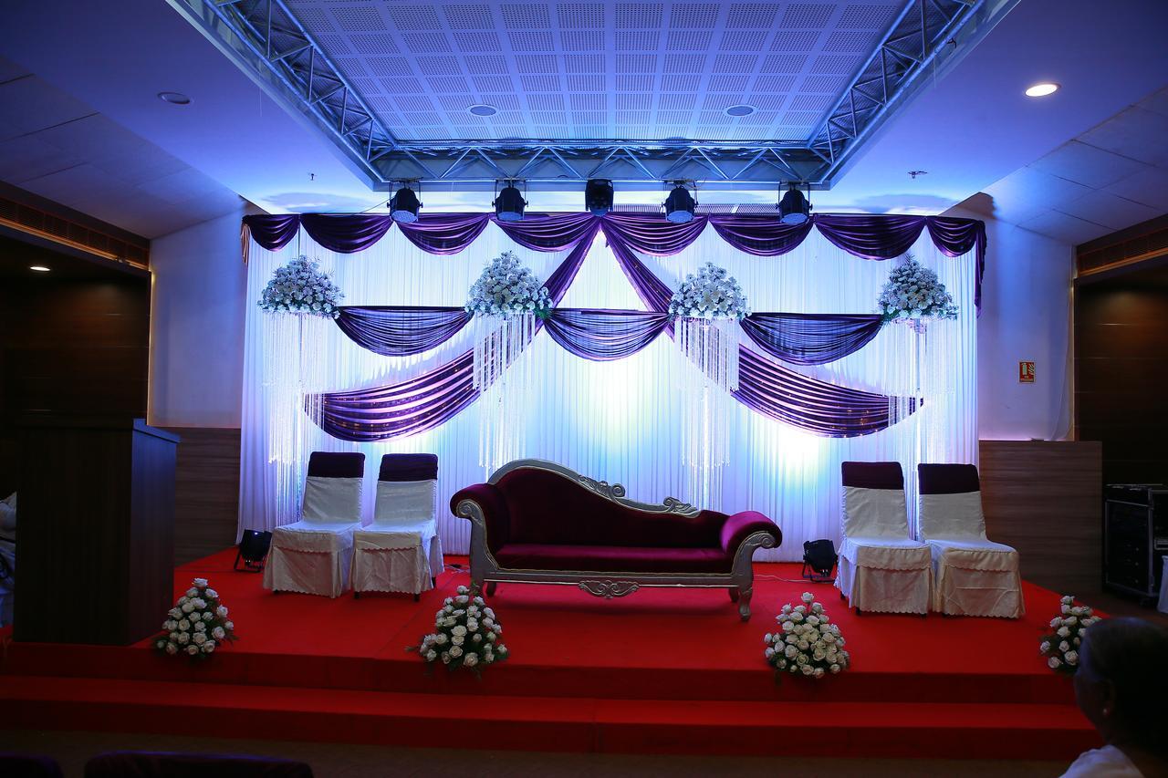 Kga Elite Continental Hotel Tiruvalla Exteriör bild
