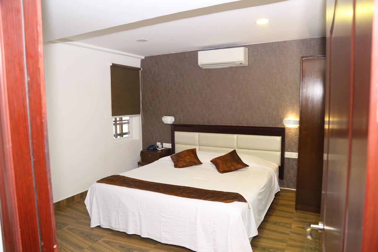 Kga Elite Continental Hotel Tiruvalla Exteriör bild