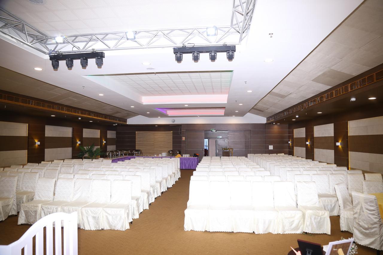 Kga Elite Continental Hotel Tiruvalla Exteriör bild