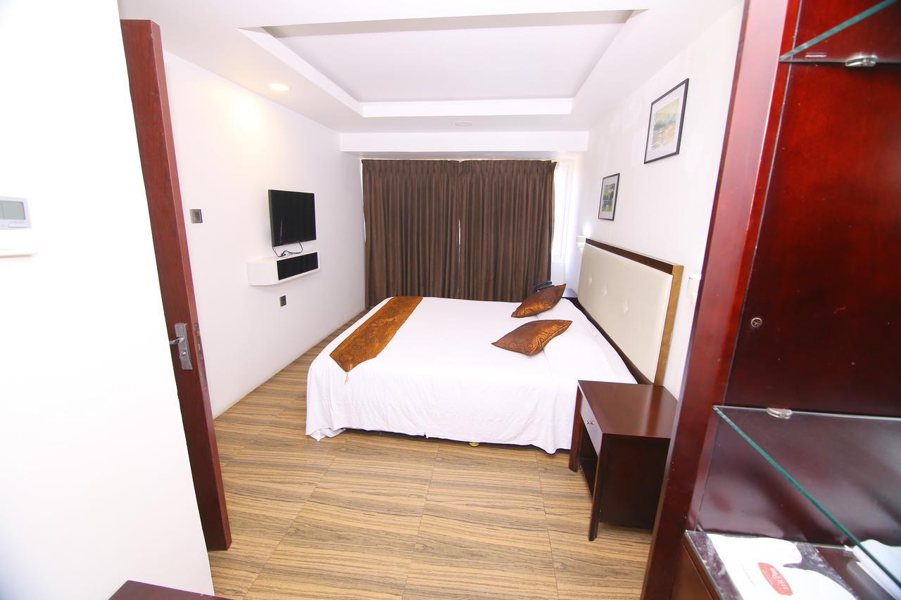 Kga Elite Continental Hotel Tiruvalla Exteriör bild