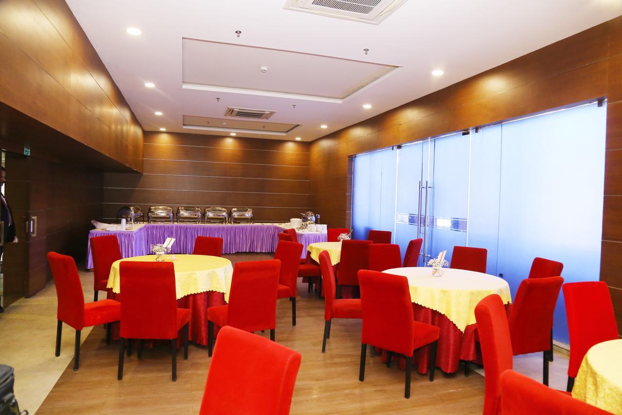 Kga Elite Continental Hotel Tiruvalla Exteriör bild