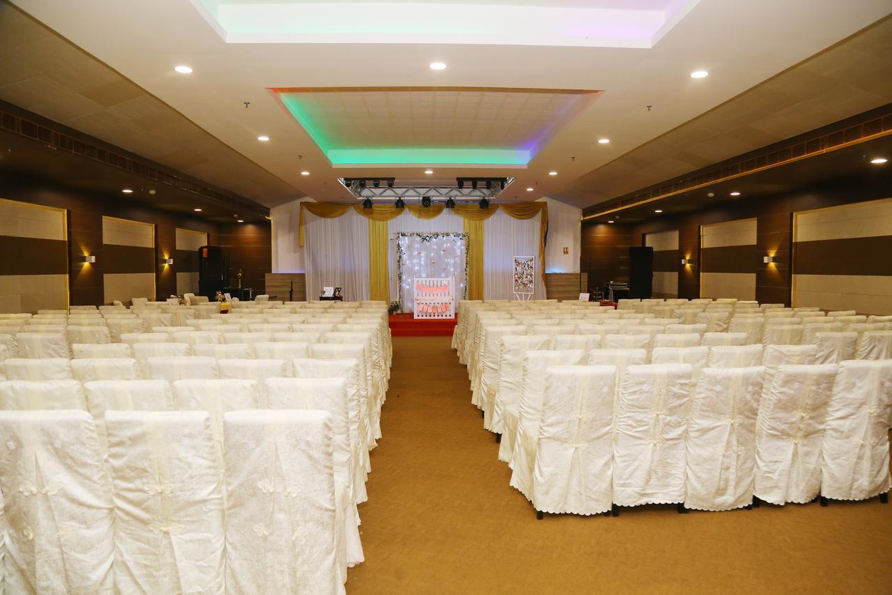 Kga Elite Continental Hotel Tiruvalla Exteriör bild