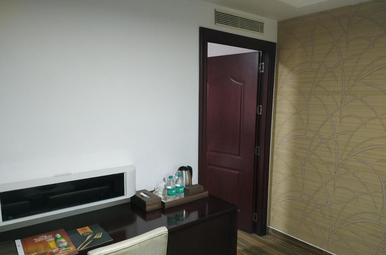 Kga Elite Continental Hotel Tiruvalla Exteriör bild
