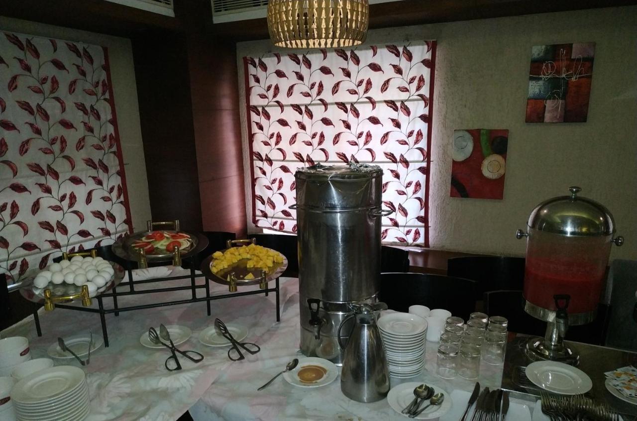 Kga Elite Continental Hotel Tiruvalla Exteriör bild