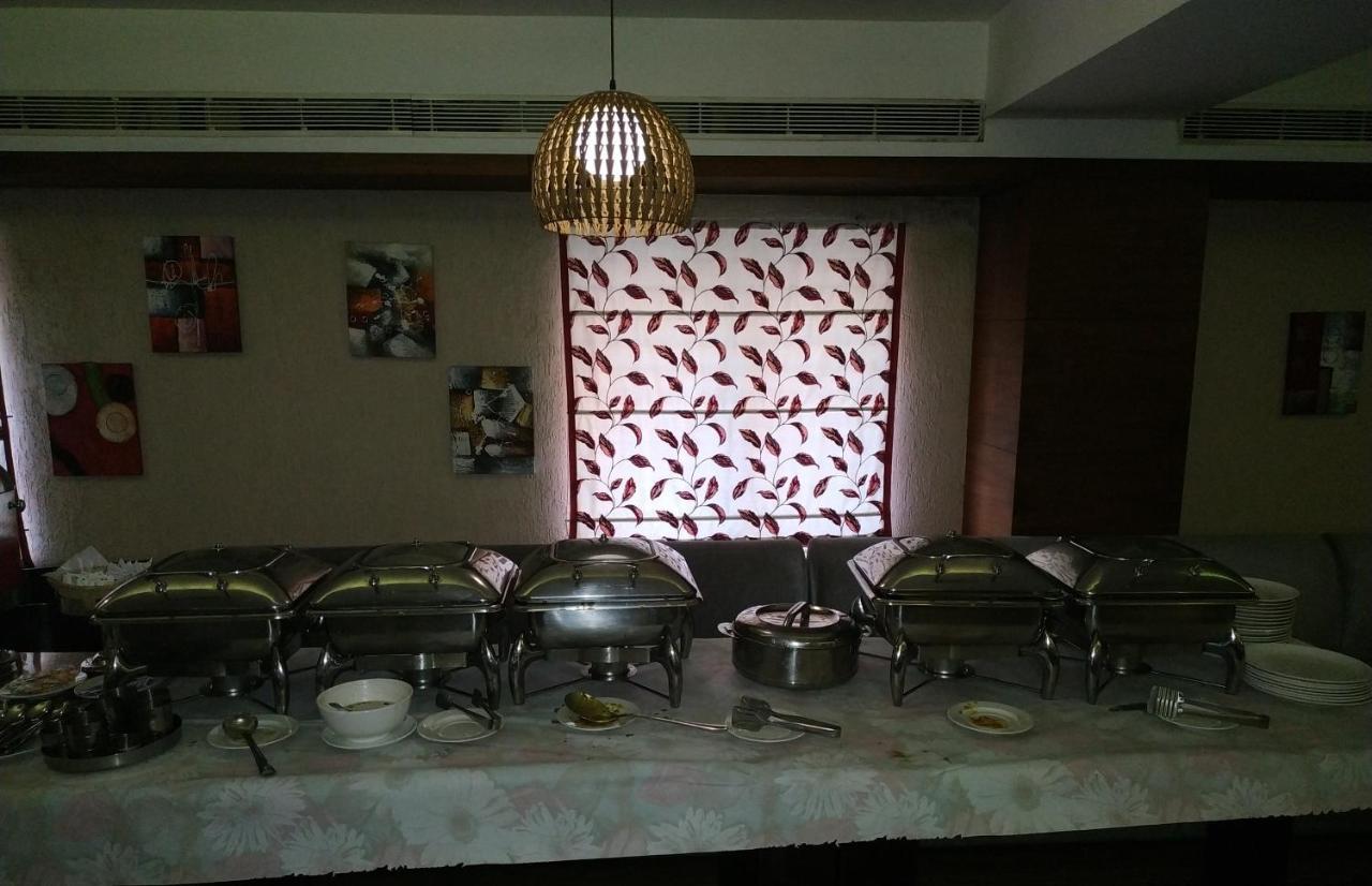 Kga Elite Continental Hotel Tiruvalla Exteriör bild