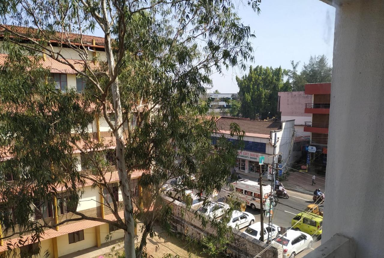 Kga Elite Continental Hotel Tiruvalla Exteriör bild