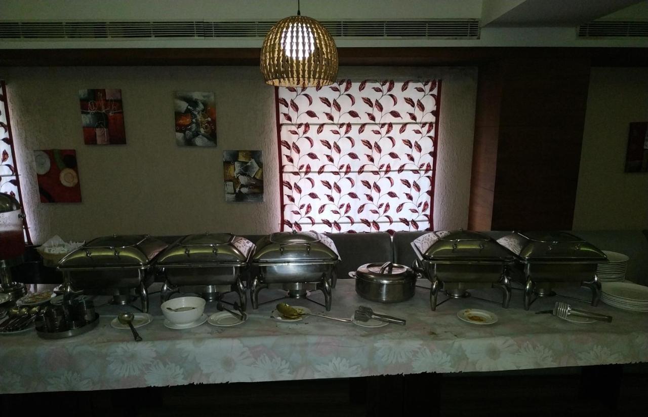 Kga Elite Continental Hotel Tiruvalla Exteriör bild