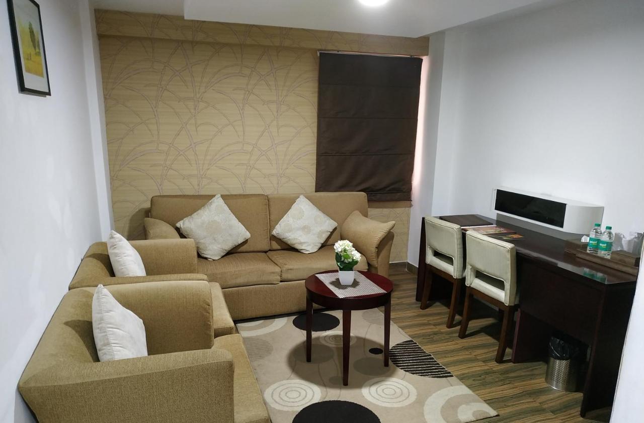 Kga Elite Continental Hotel Tiruvalla Exteriör bild