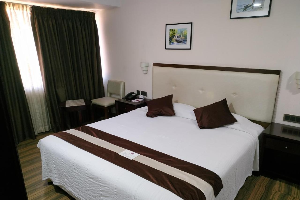 Kga Elite Continental Hotel Tiruvalla Exteriör bild